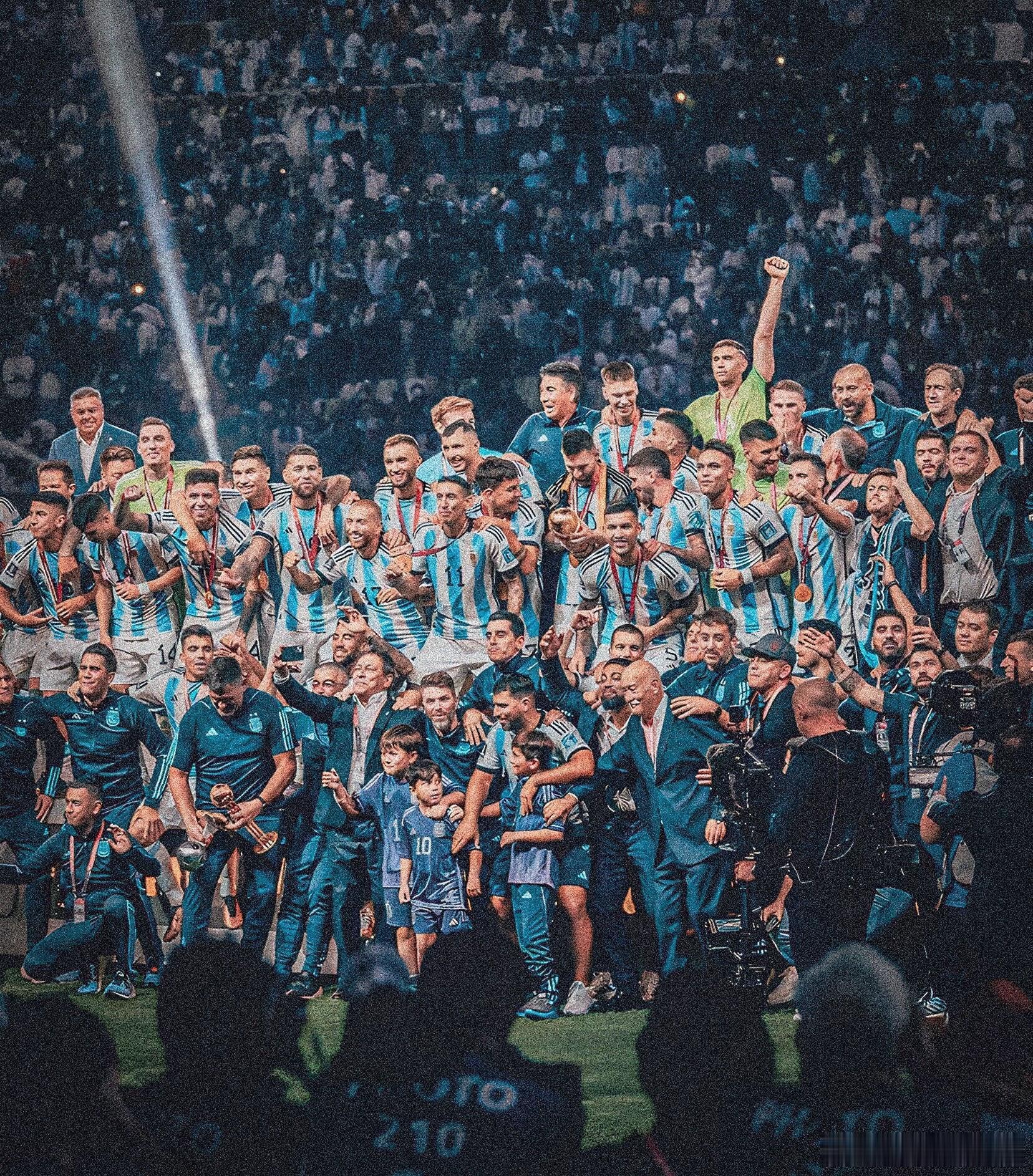 阿根廷升至FIFA第一梅西 阿根廷最近还没踢比赛，FIFA排名又从之前的第三蹦回