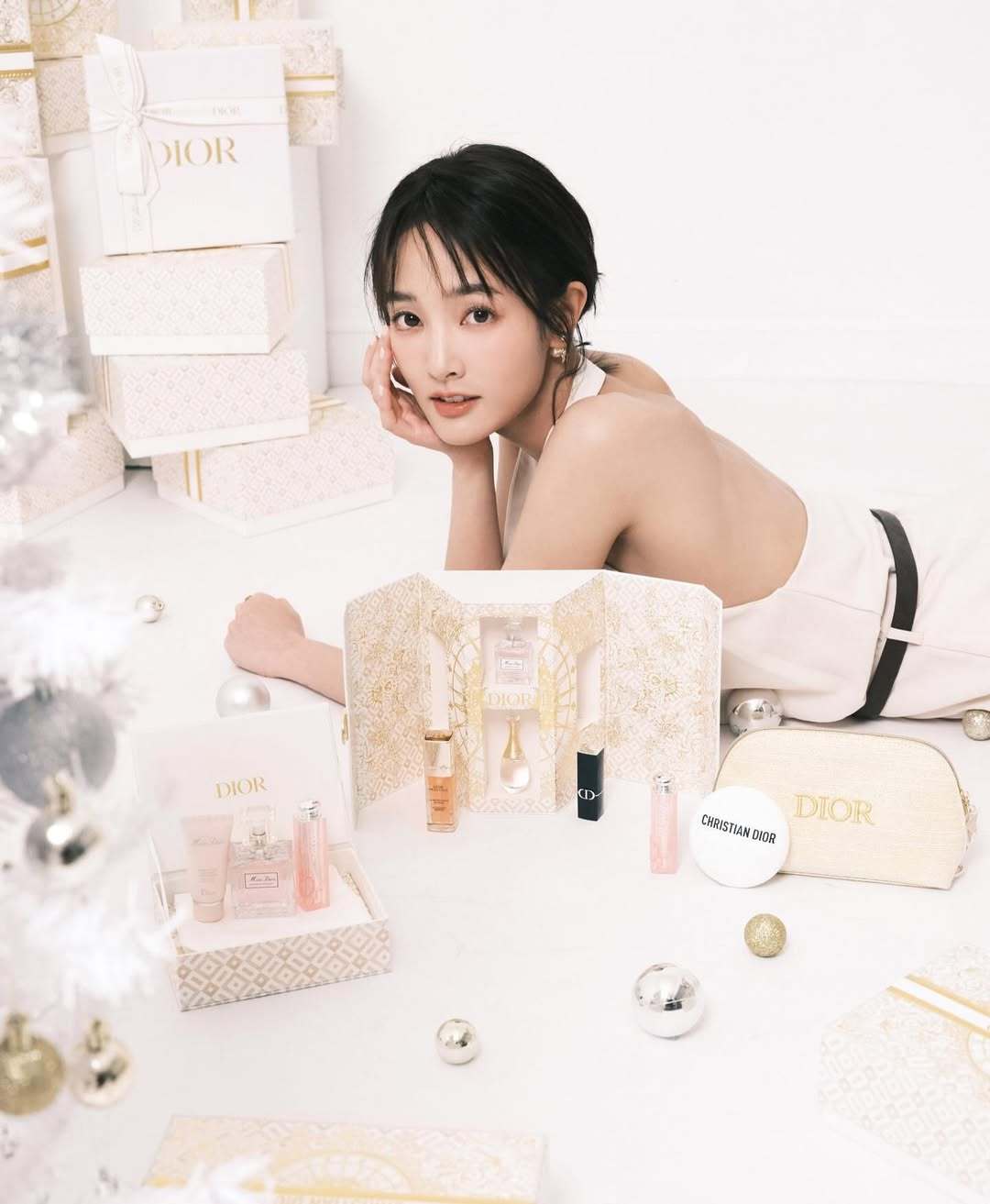王净：2024年的你辛苦了，在承载着人们的祝福和希望的日子里，好好地爱自己一下吧