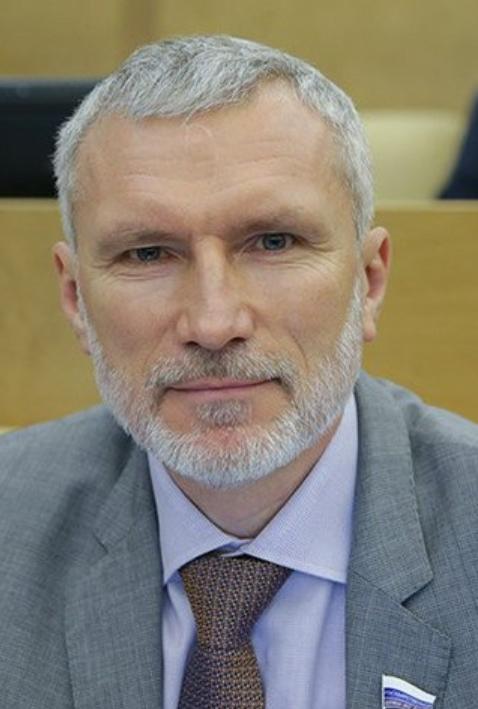 俄方回应乌新版和平计划：一切交给战场决定，几个月后泽连斯基会老实

据俄媒24日