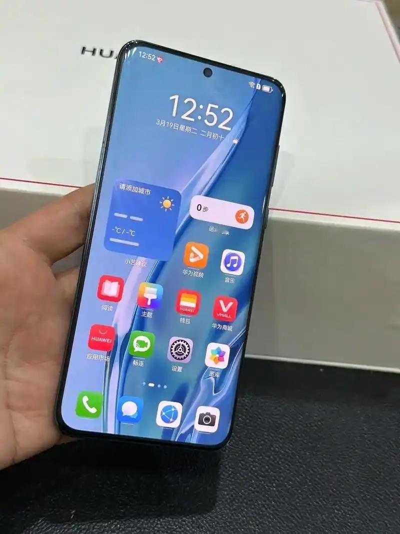 科技的意义，有时不在炫技，而在连接人心。去年冬天，我教78岁的爷爷使用新买的鸿蒙