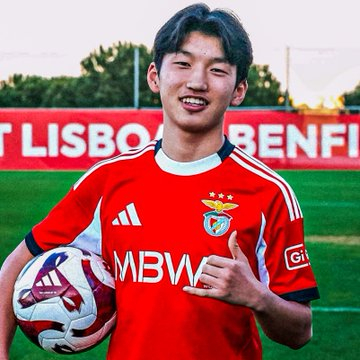 Francisco Wang (16) 已与本菲卡签订职业合同！✍️✅ Wang