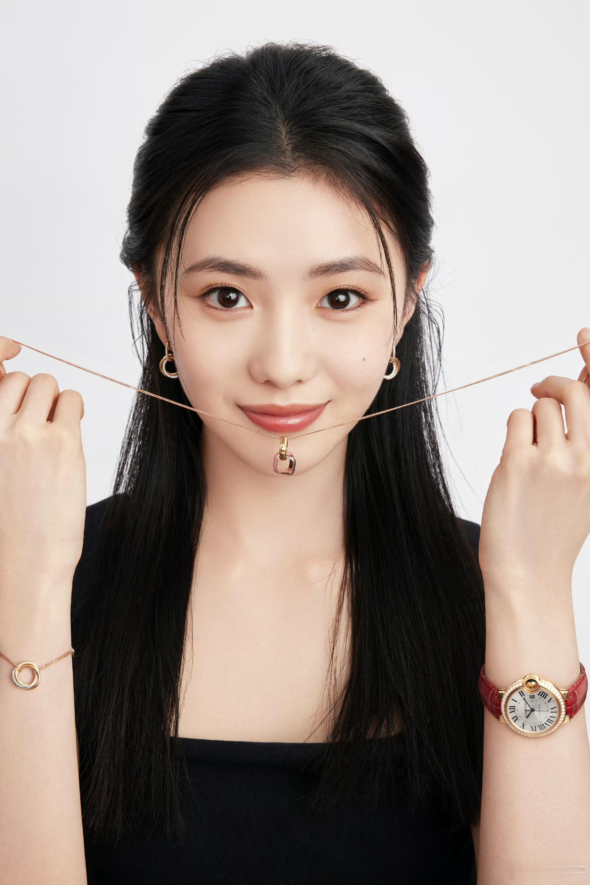 #刘浩存生日照#刘浩存24岁生日照来啦！24岁要每天开开心心，生活顺利呀[送花花