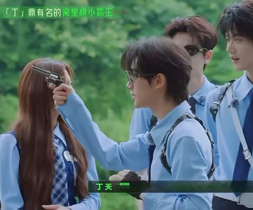 丁sir前面还在“小发雷霆”后面又在“奶声奶气的“小笨蛋 来抓我”谁能不被萌哭?