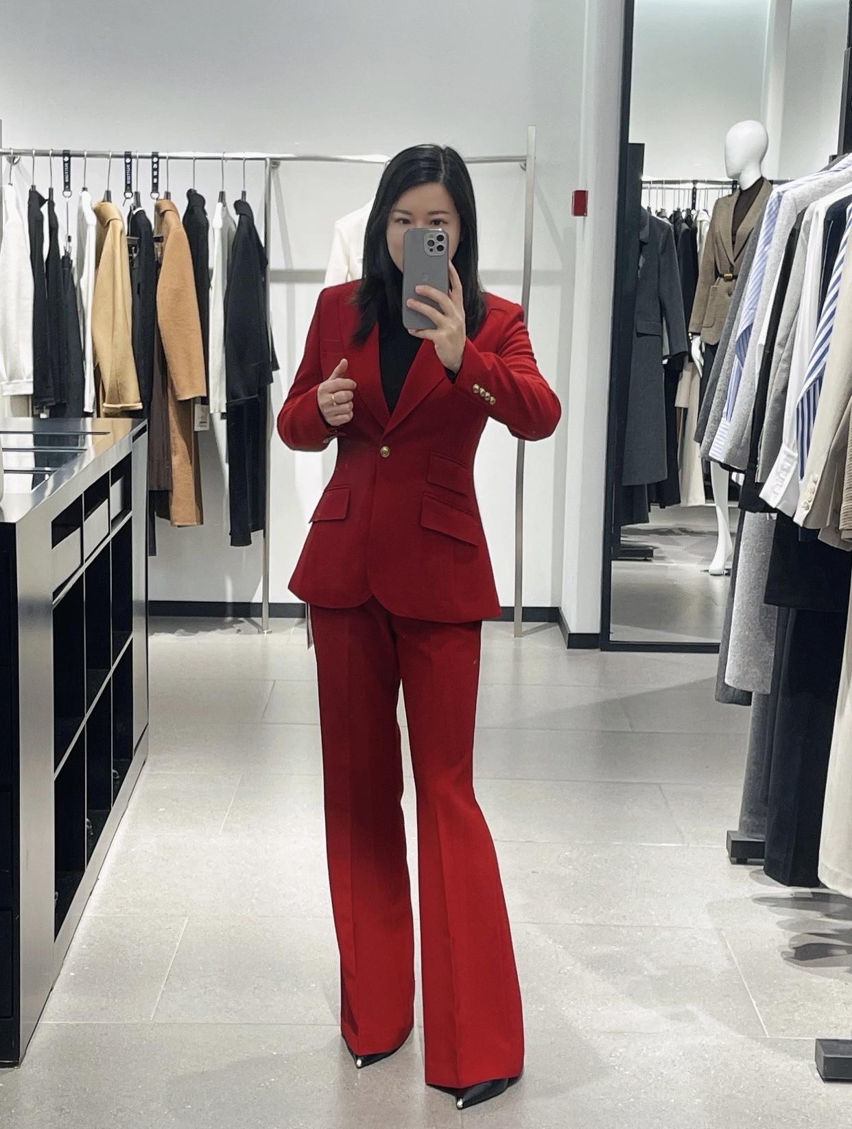 红色西装套装，自信满满！