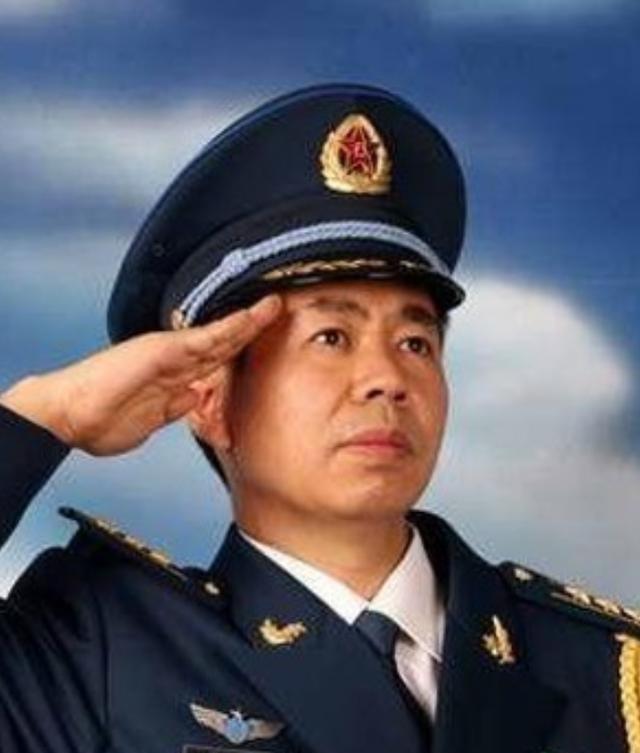 戴旭大校为国家安危仗义执言，他的声声疾呼，震慑了软骨病缠身的公知，更惊动了蛰伏在