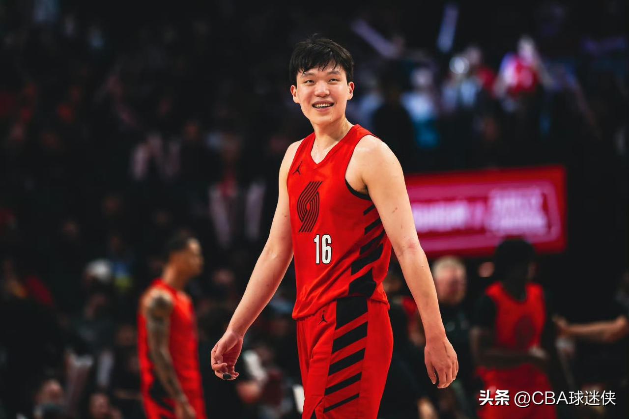 杨瀚森被抱摔还吃T，2000美元没了！网友：这算不算欺负新人？

北京时间3月3