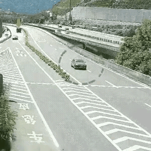 就等你来！
这车开的，看着就憋屈，该快不快，脚下一加油门儿的事儿，非的在哪儿磨蹭