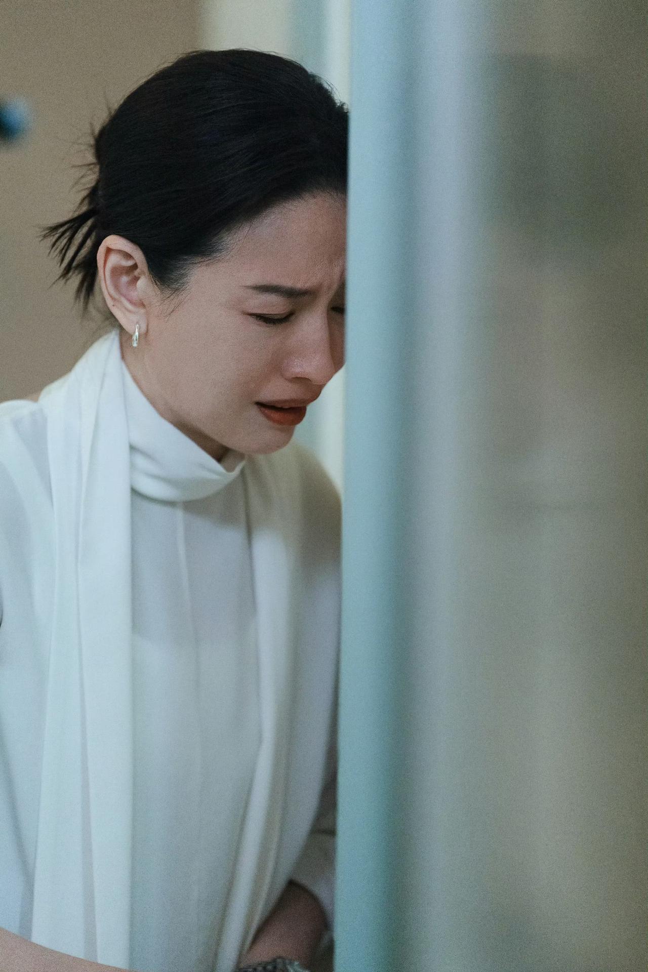 董洁，不愧是董洁，在《我们的少年时代2》这部剧里，她的这段哭戏演得太好了，简直是