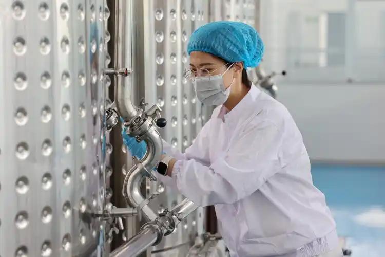 在美国街头随便走进一家药房，那些摆在货架最显眼位置的“洋品牌”营养品，还有不少人