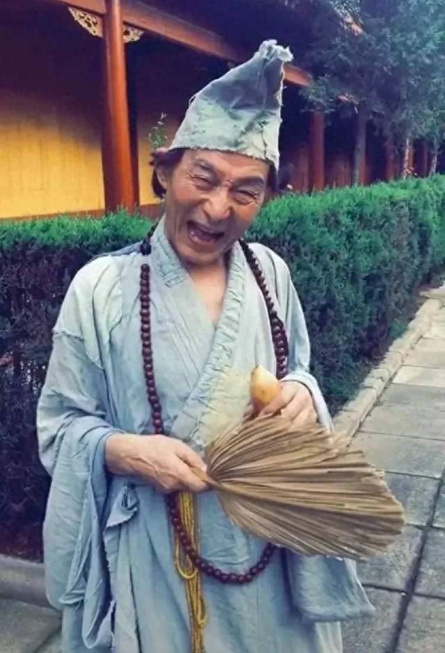 游本昌去世：最后说“我很舒服”，93年人生，他活成了真正的济公