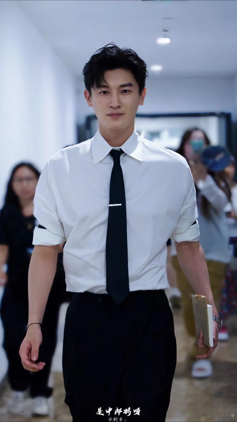 不是都说了是假的了嘛，俺的中郎犟也是🔥起来了，都有人开始嘿了，还是好好拍唐诡吧