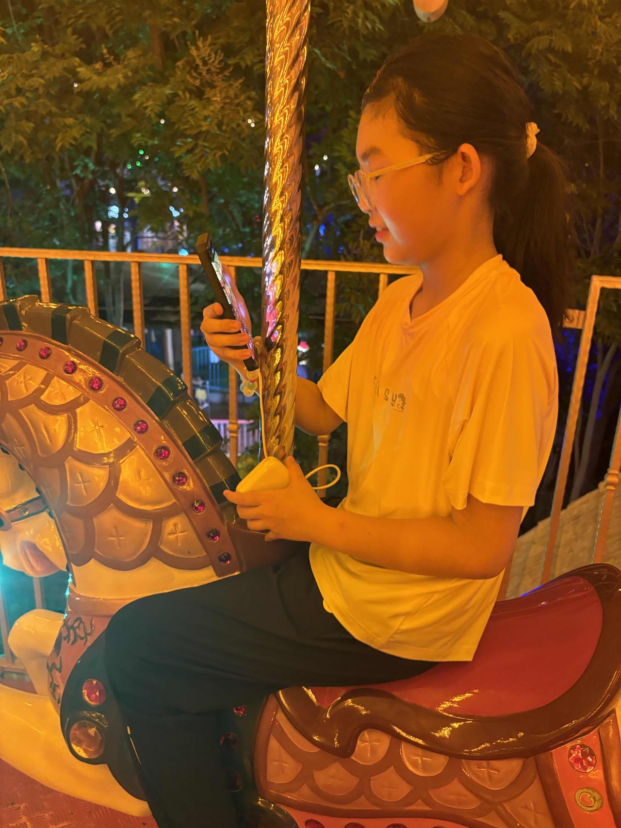 你与你自己（自性SELF）在一起时会感到安全与安稳，对你来说没有“他人”，一切都