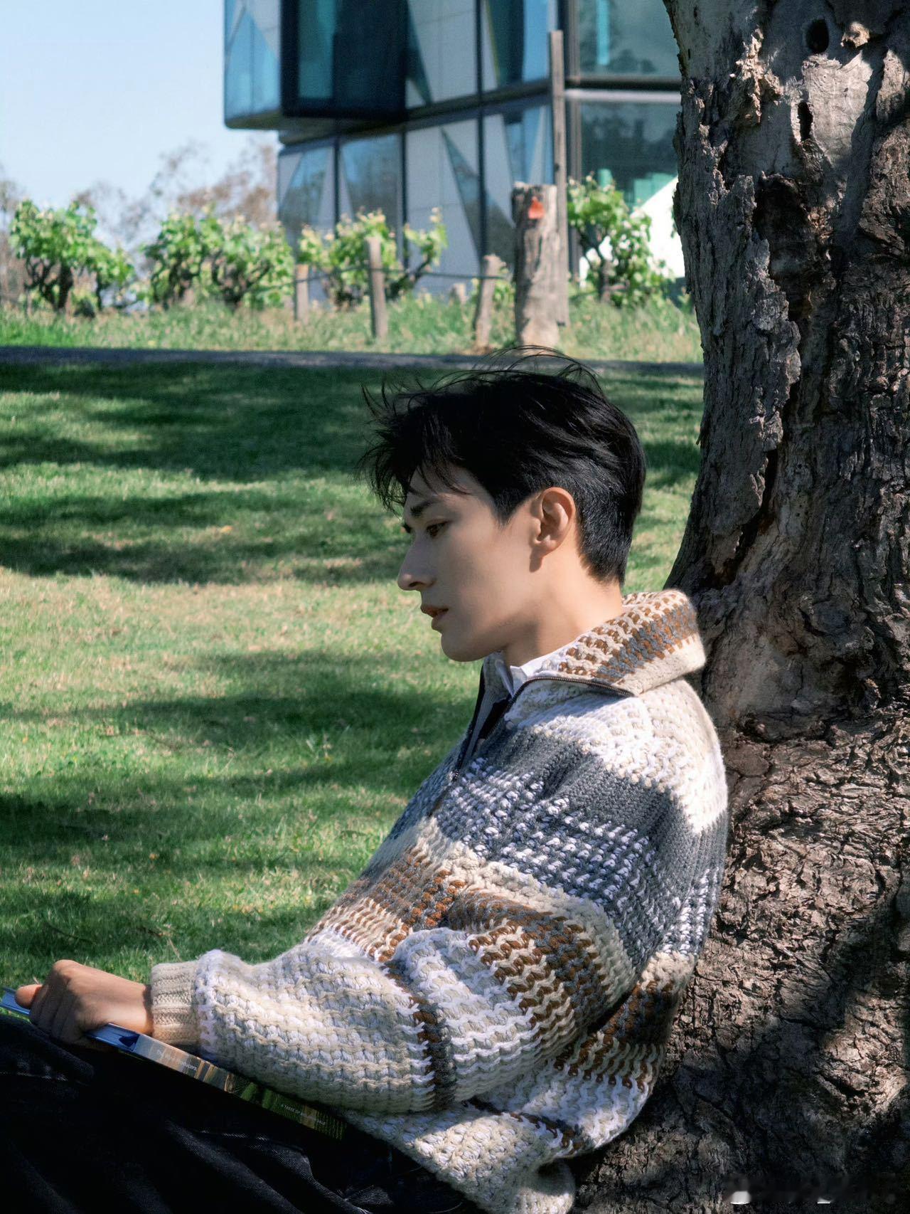 刘学义米兰时装周 从荧幕到秀场，刘学义不断拓宽边界，米兰时装周上的表现沉稳亮眼，