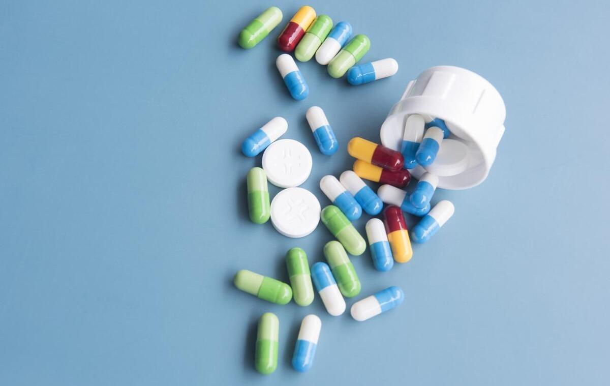 普伐他汀是水溶性他汀，匹伐他汀是脂溶性他汀
对肝功能影响、肌肉损伤以及对血糖的影