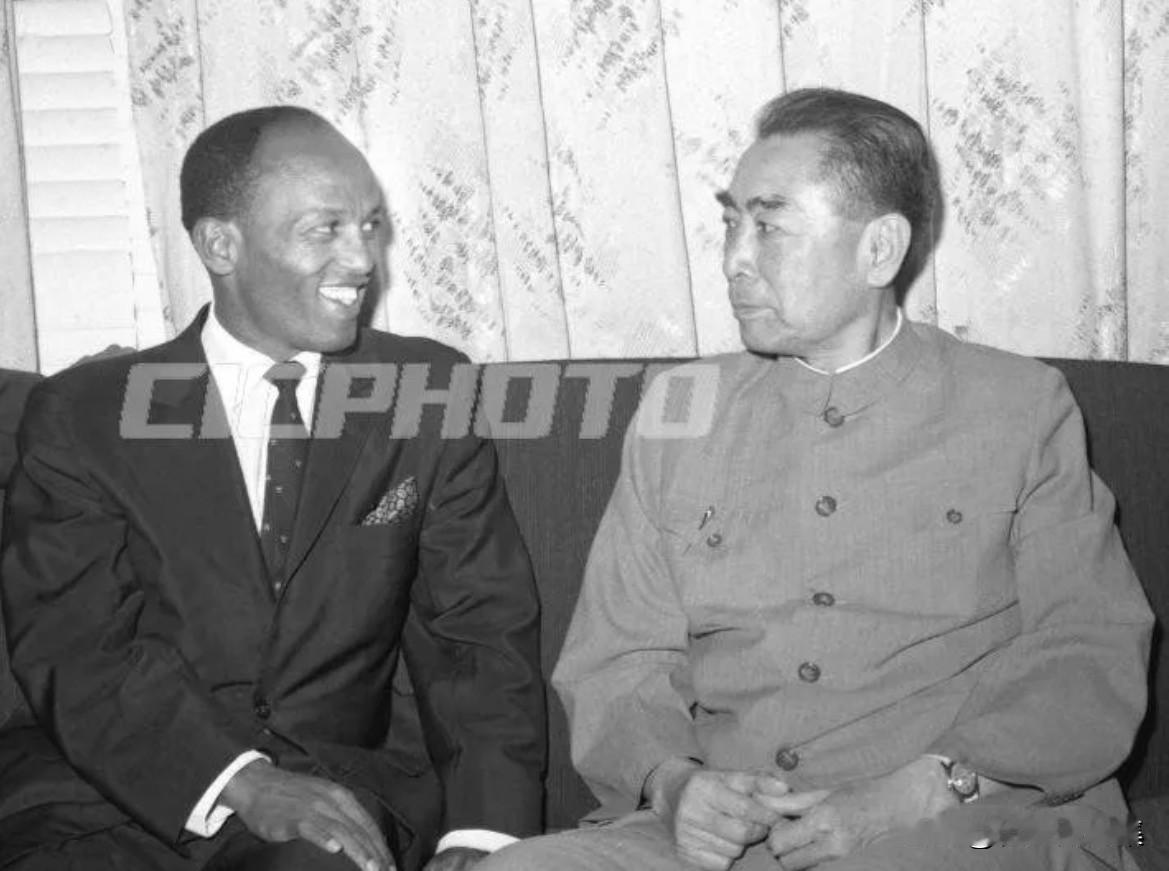 1965年6月8日，周恩来总理伊尔‑18专机（208号）结束坦桑尼亚访问后，因苏