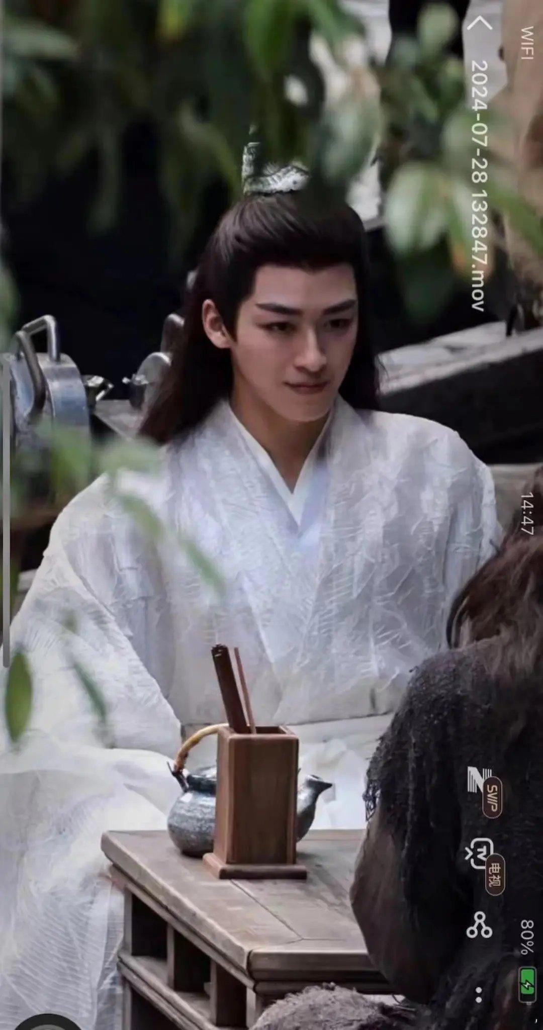 何洛洛最新路透，也是进组拍戏了啊 ​​​