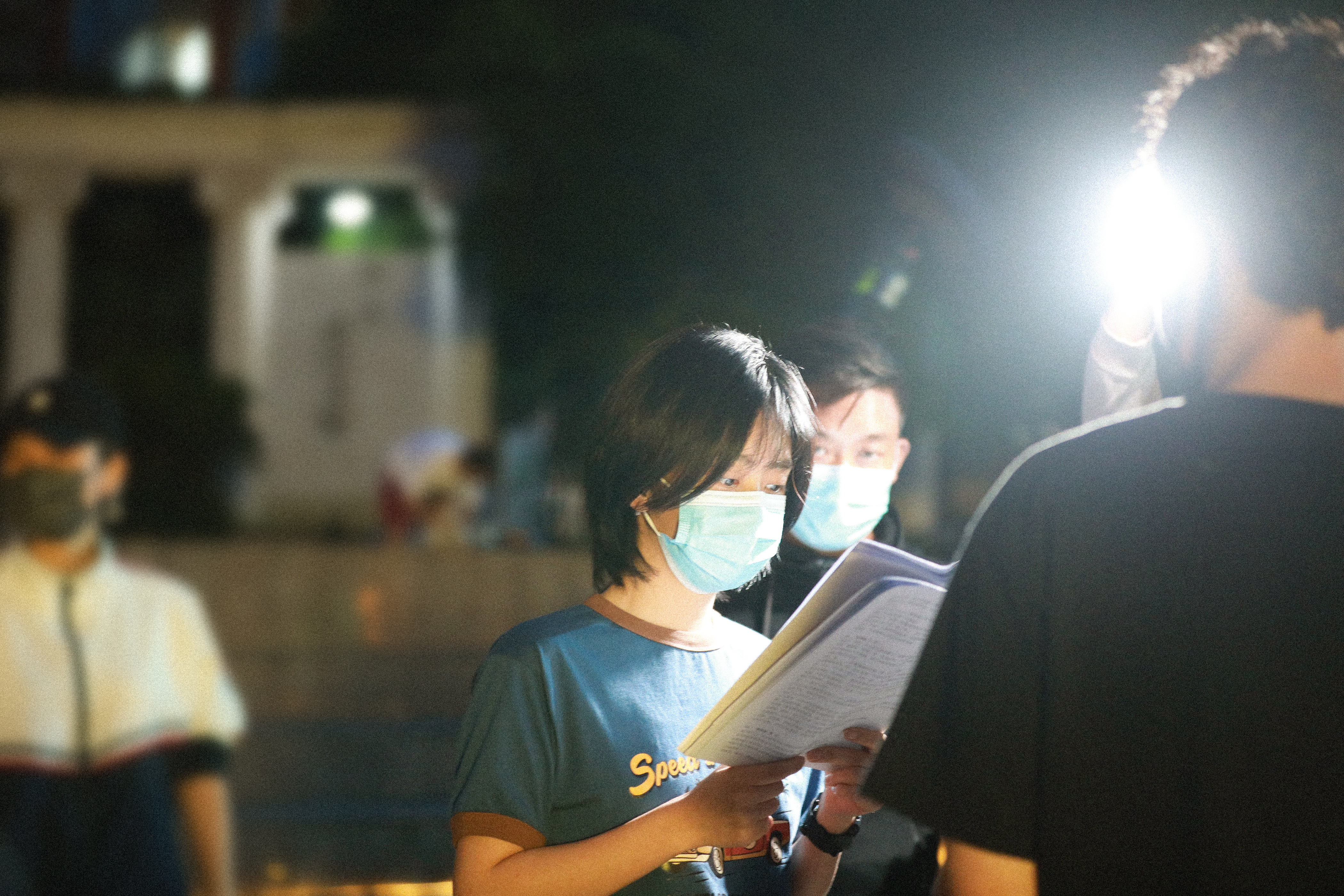 #谭松韵[超话]# 🎬 #谭松韵再见李可乐# 小贴倾情放送两小姐片场花絮图，用
