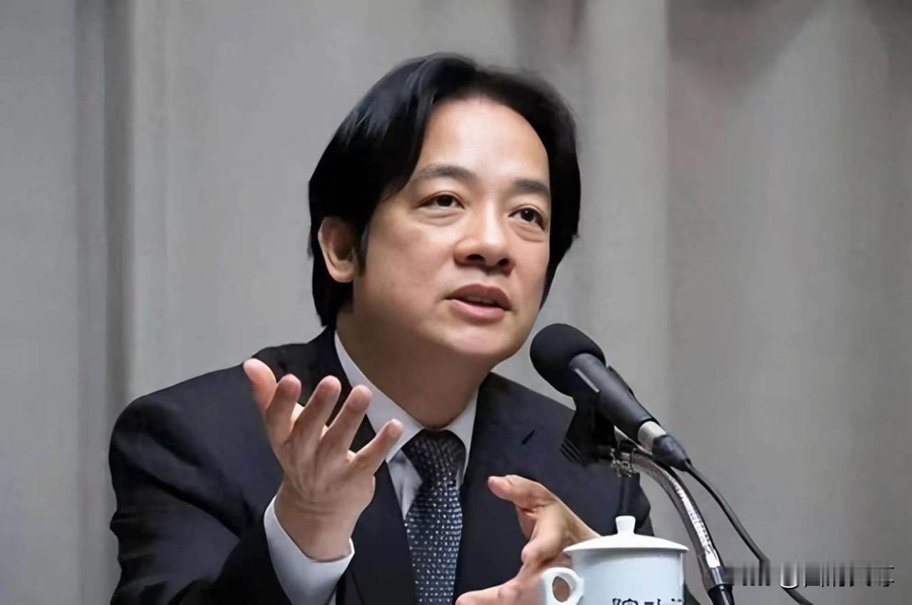 赖清德的天真的塌了，因为他手里最大的牌，已经没了。而且还是他最尊敬的人，特朗普亲