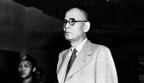 1949年冈村宁次被老蒋无罪释放，毛主席得知后大怒，连夜发令追捕。1949年1月