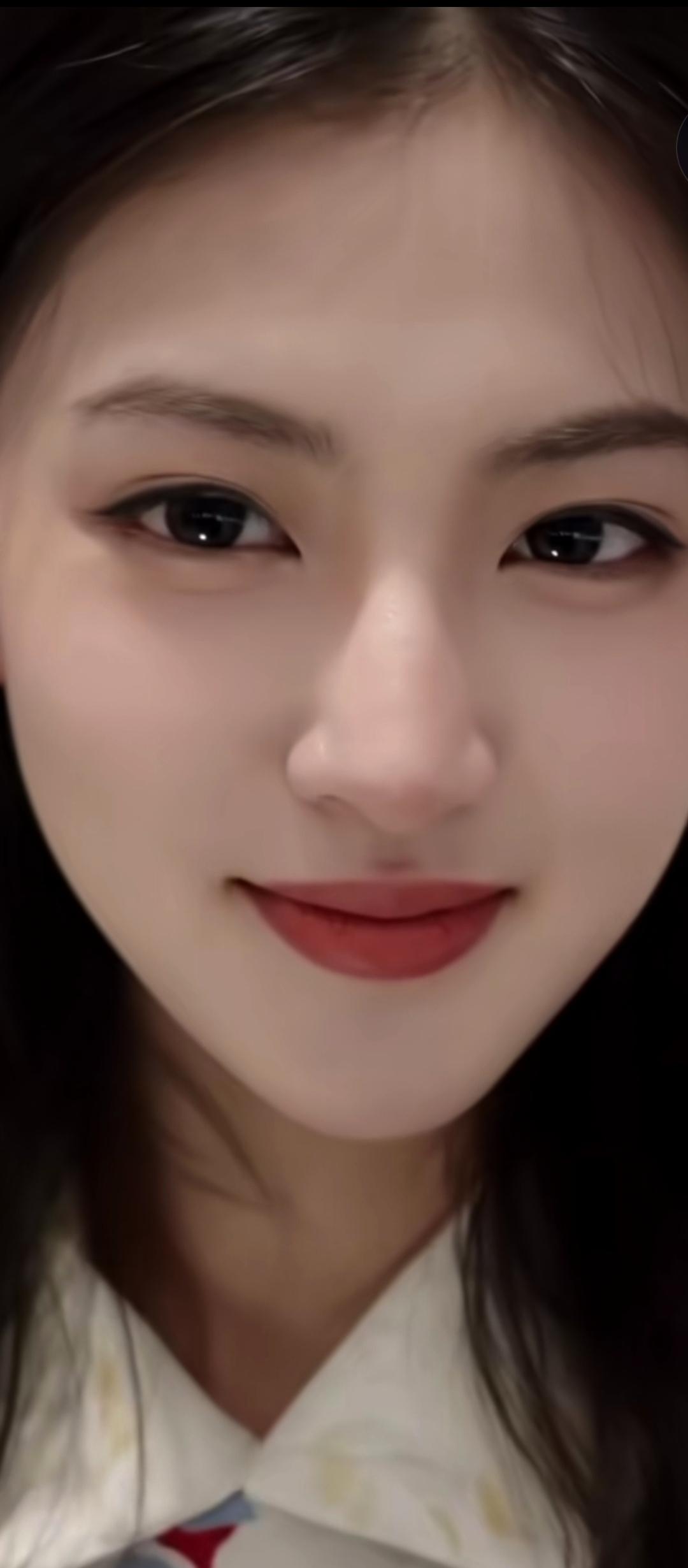 温柔甜美的微笑，散发着青春的气息😊