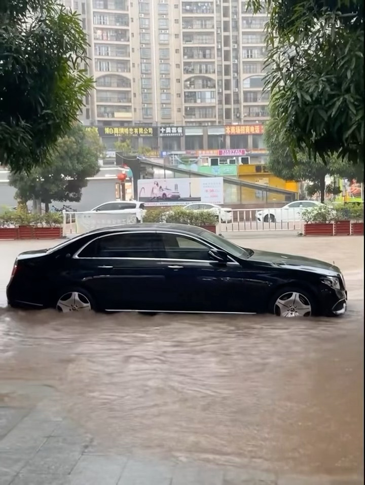 不慌还不是泡水车 