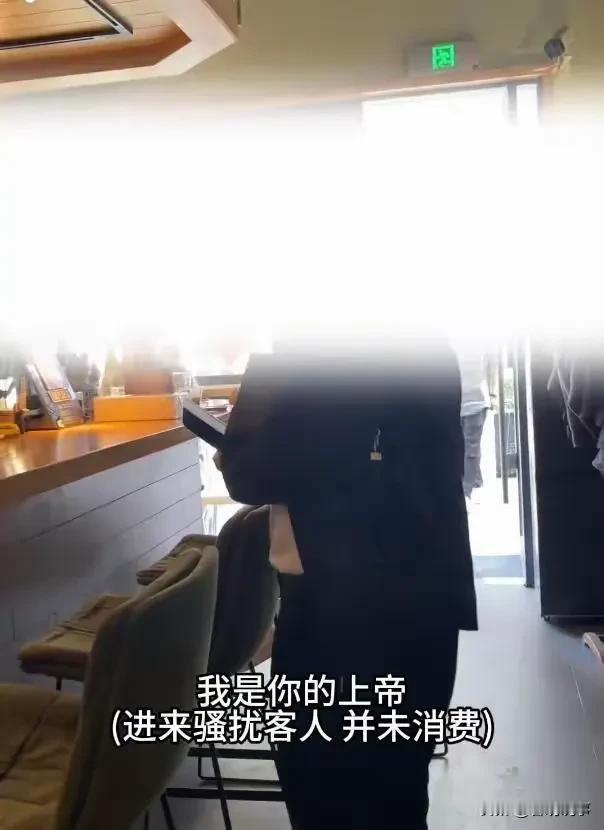 3月23日，有网友发布视频称，陕西西安街头一店铺内，一男子骚扰女顾客，店内工作人