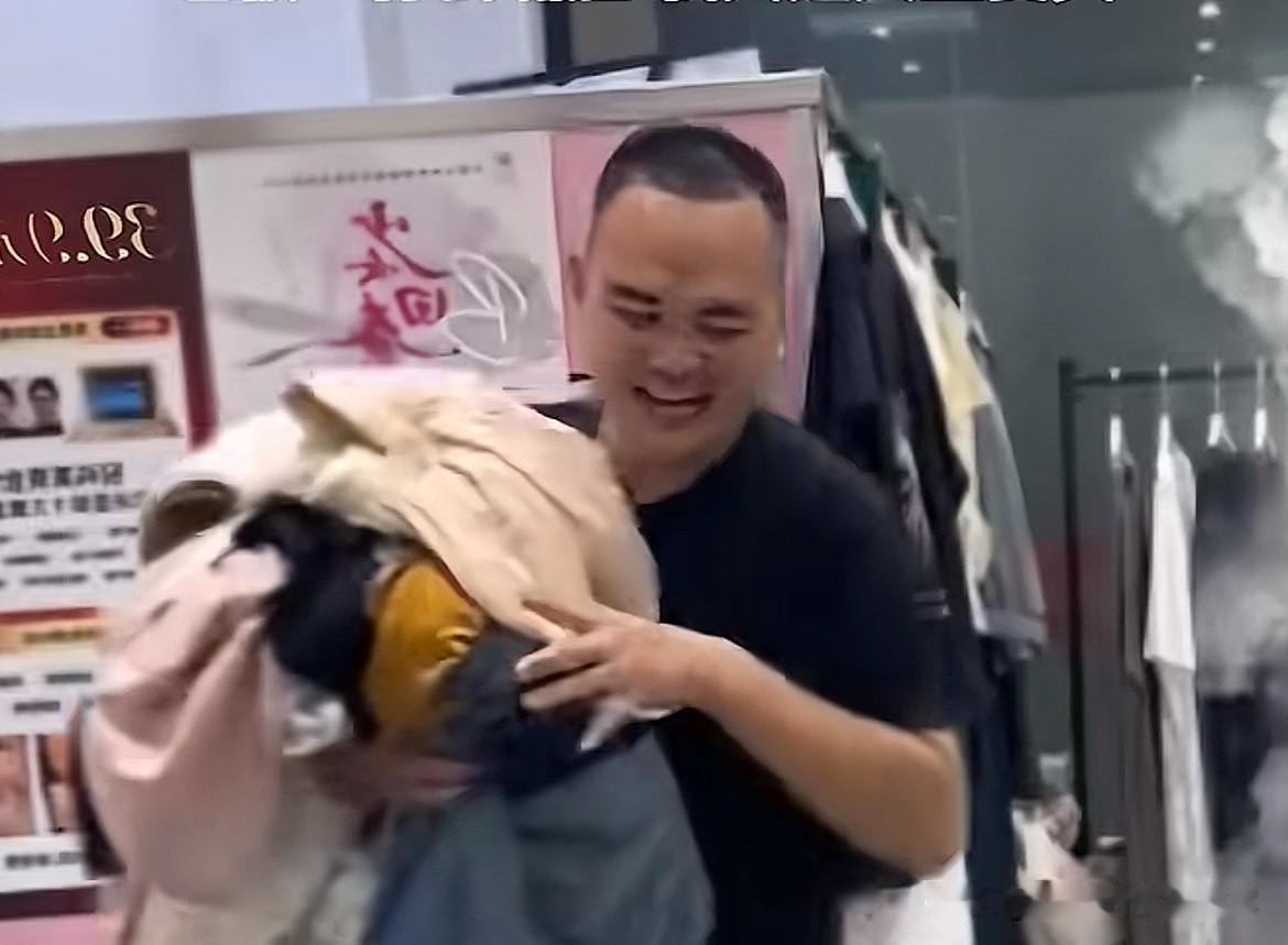 这老板估计做梦都要笑醒！大家都知道现在生意难做，许多人都在倡导消费降级，可这一名