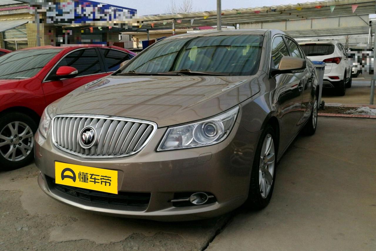 开二手车跑业务，曾被同事笑话太寒酸。但当我靠着这辆 2012 款别克君越签下百万