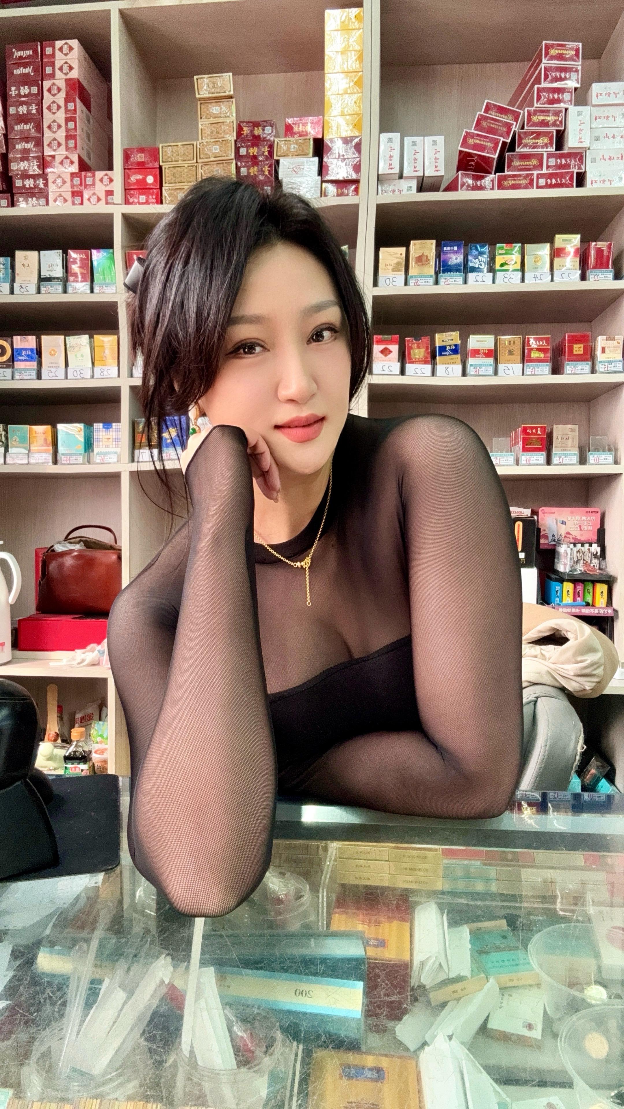 小时候的愿望。就是家里可以开一家小超市