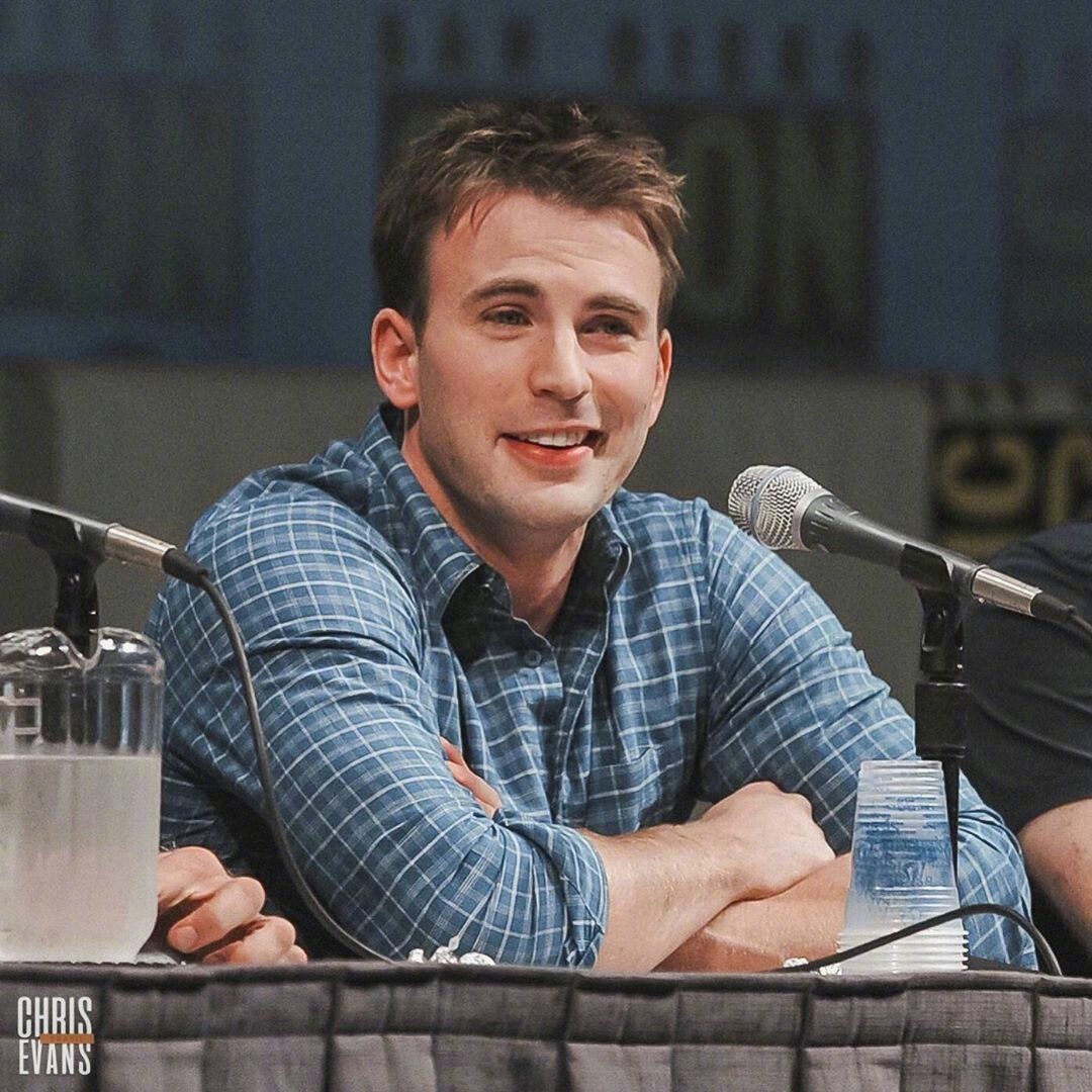 2010年，作为《复联1》卡司阵容亮相圣迭戈漫展的#ChrisEvans[超话]
