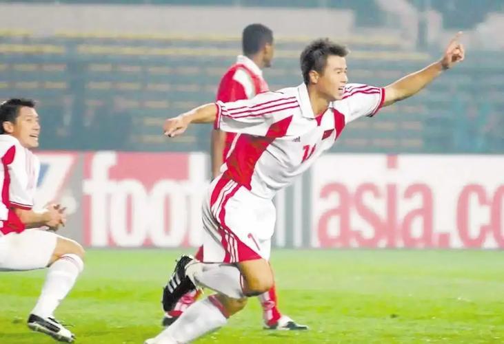 于根伟与足球的缘分始于9岁。彼时他就读于天津河东区大桥道小学，三年级起正式接受足