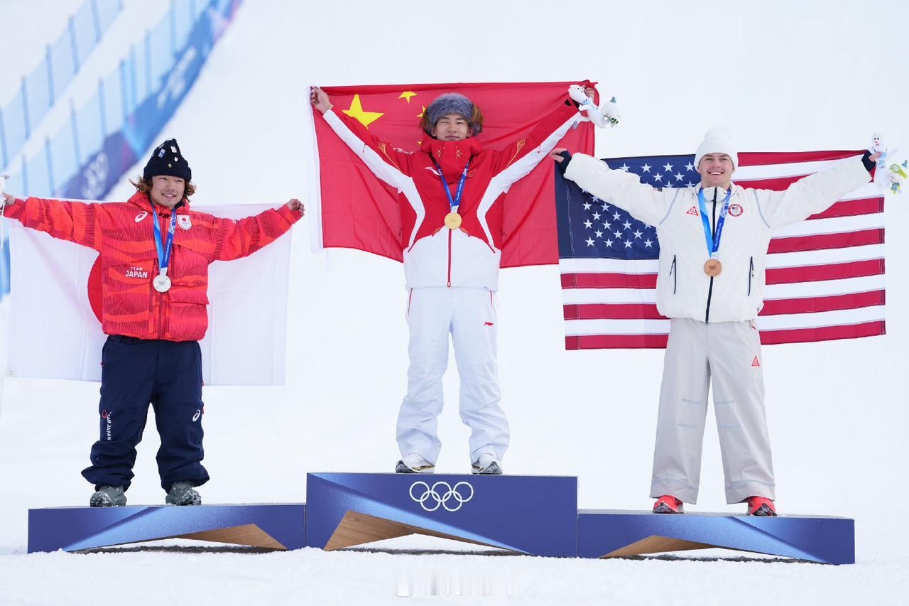 苏翊鸣:“我要把我百分之百的精力放在训练中。”这是别人问苏翊鸣为什么不做演员，去