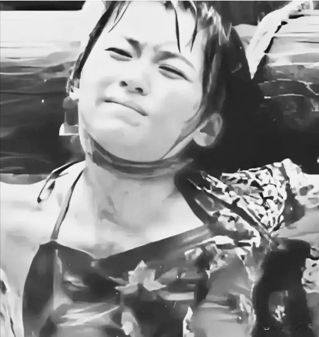 1928年9月19日，她被敌人带到刑场。他们将她衣服扒光，分开四肢绑在木桩上，开