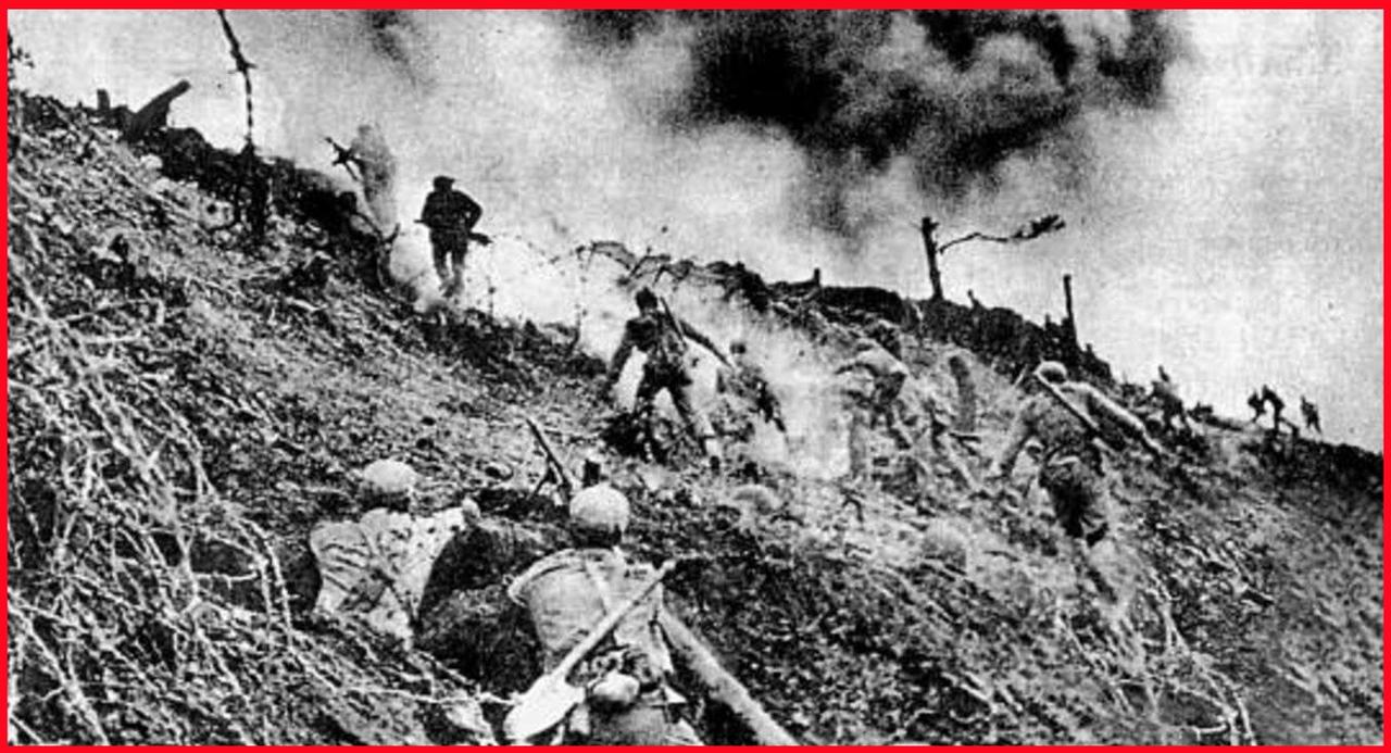 1950 年 12 月 1 日，长津湖死鹰岭阻击阵地，美陆战 1 师的溃逃部队正