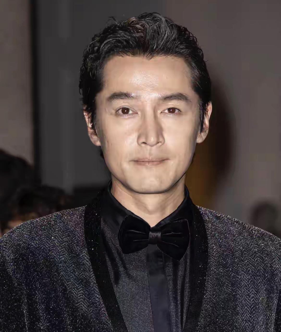 对不起胡歌，

这次我真的忍不住了，

就算你的粉丝骂我我也要说一句，你这哪是没