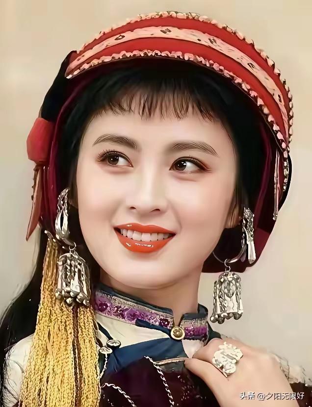 这是杨丽坤最美的照片，那个年代最火的电影演员。

杨丽坤拍过电影（五朵金花）（阿