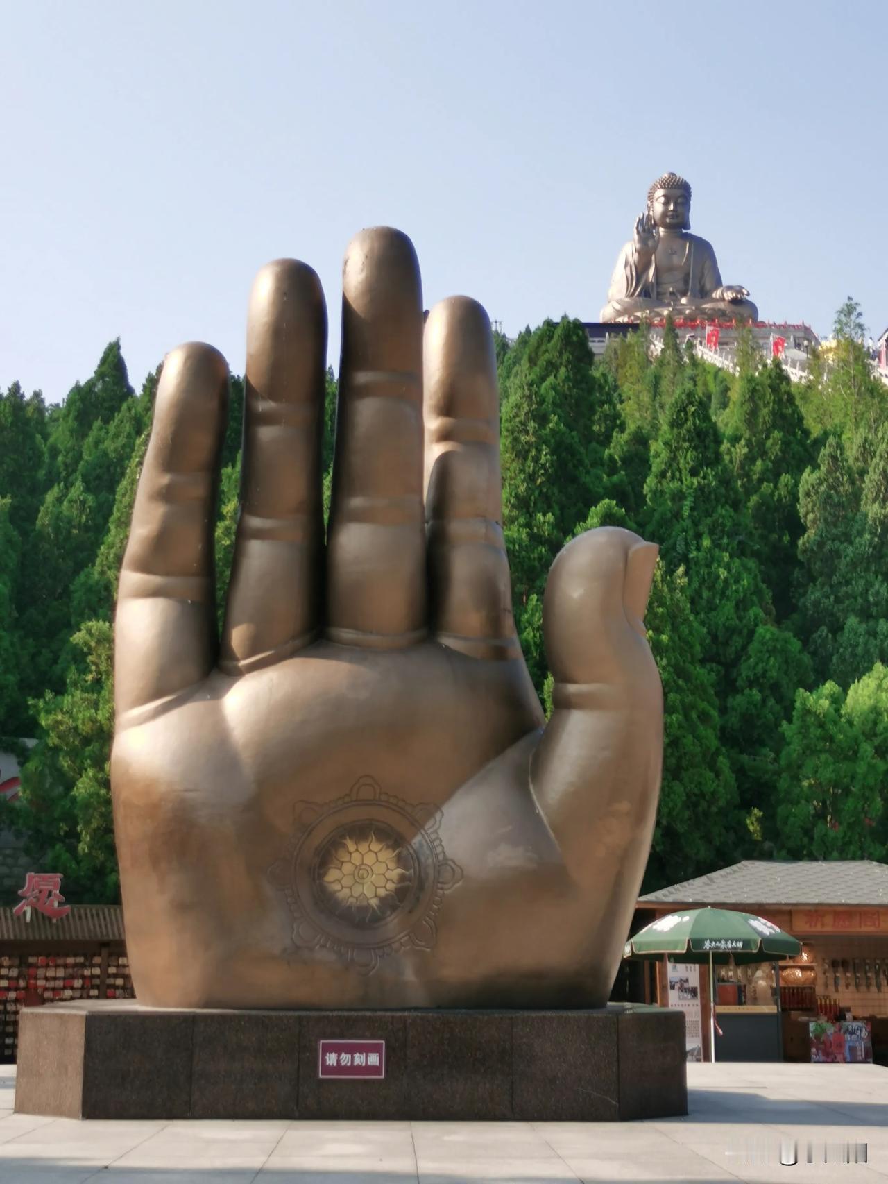 福寿南山    祈福圣地
      畅游山东省烟台市龙口南山景区——龙口南山景