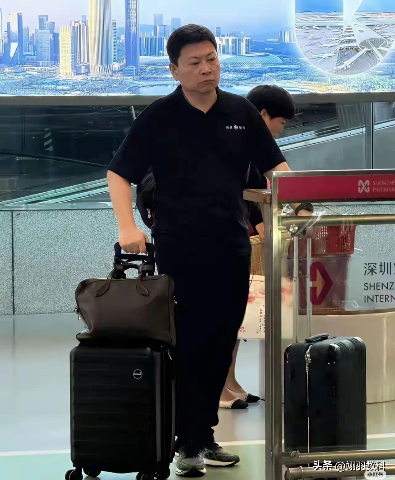 余承东绝对是性情中人。
积极推动解决内部瑕疵。
积极推动解决用户痛点。
虽言语稍