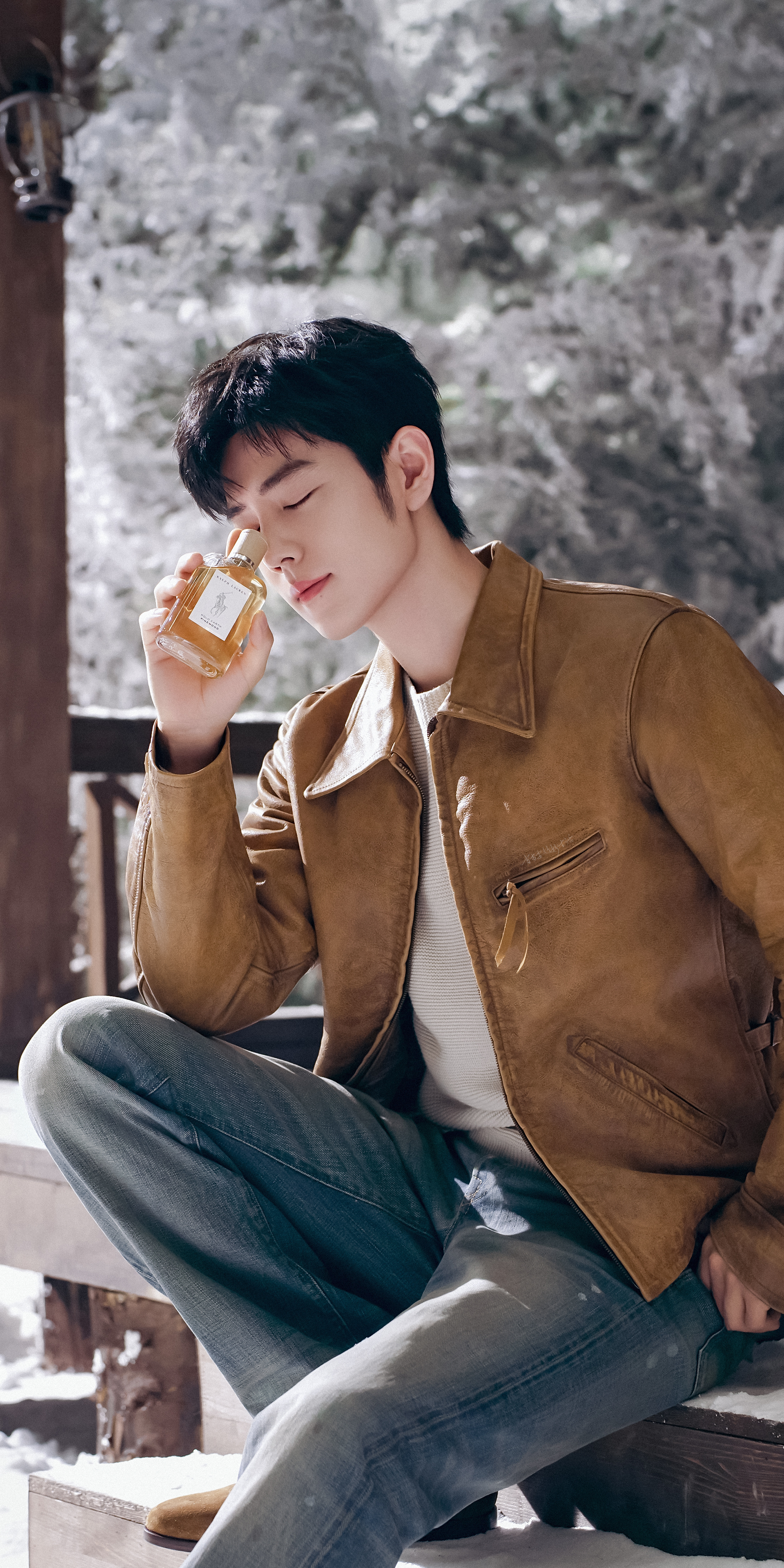 肖战新鲜的皮衣战，帅出新高度了！ ​​​