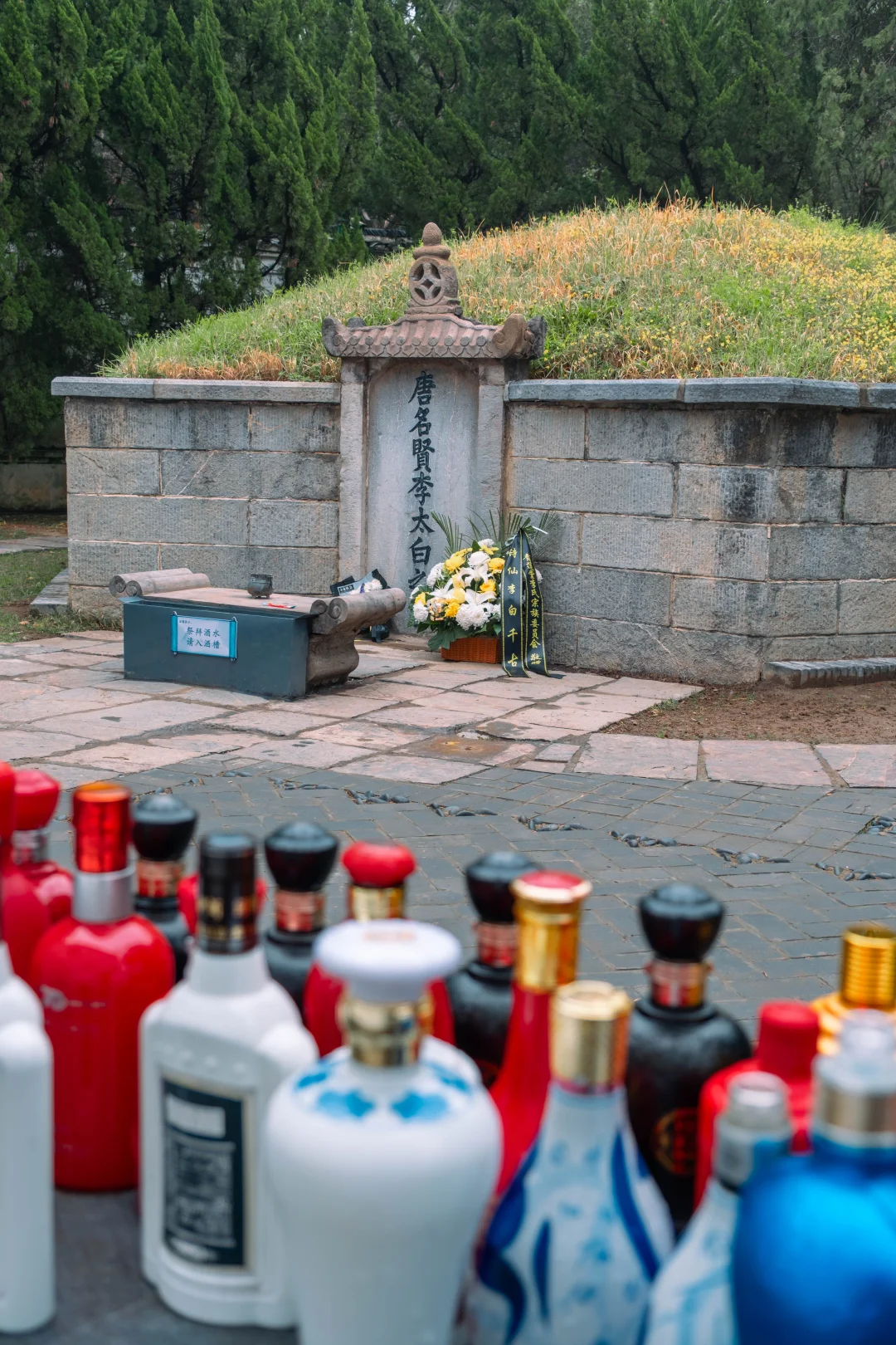 这里埋着，中国人一生绕不开的男人