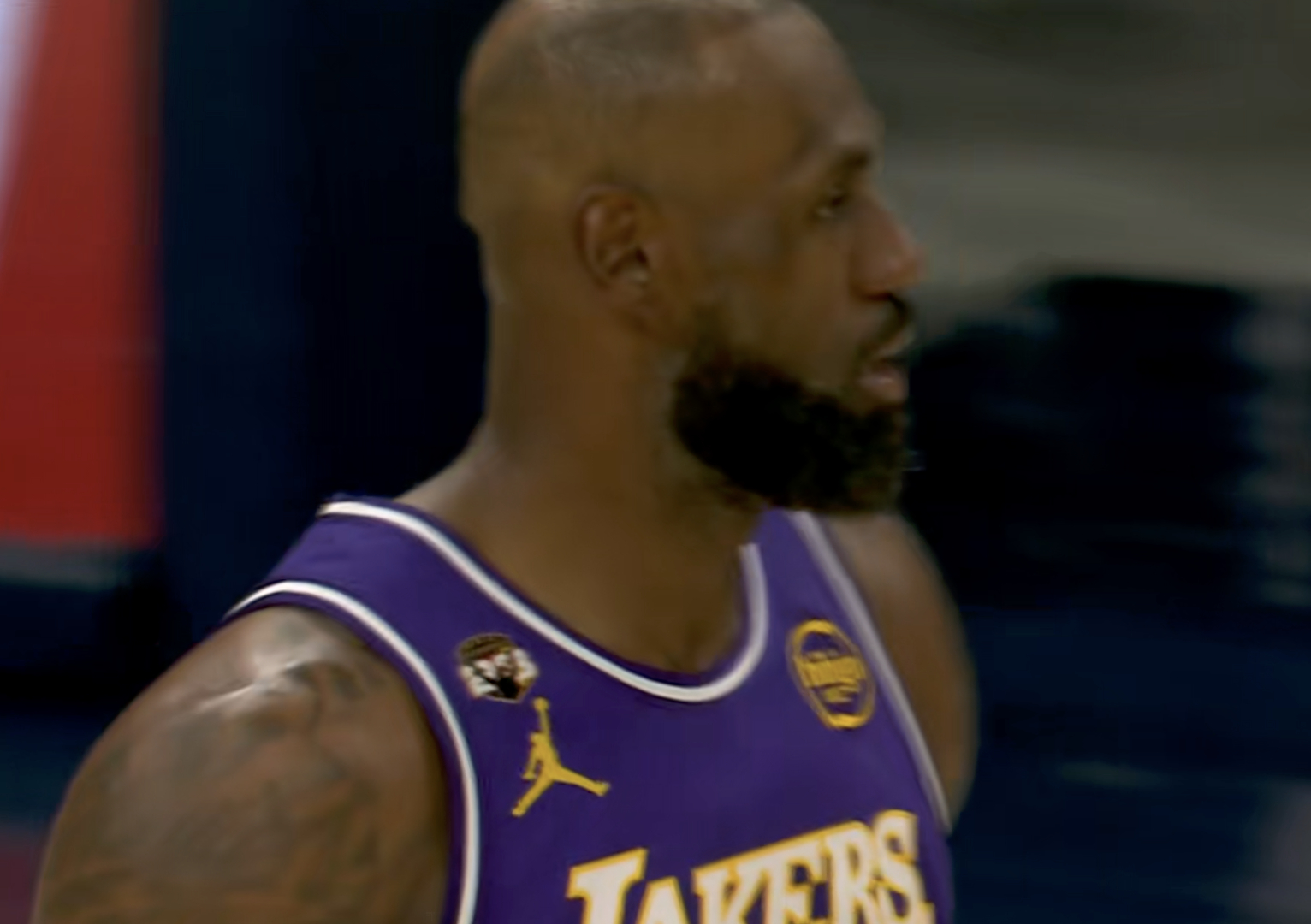 如何评价？半场的詹姆斯：11投6中 三分球1中0 罚球3中315分6篮板6助攻正