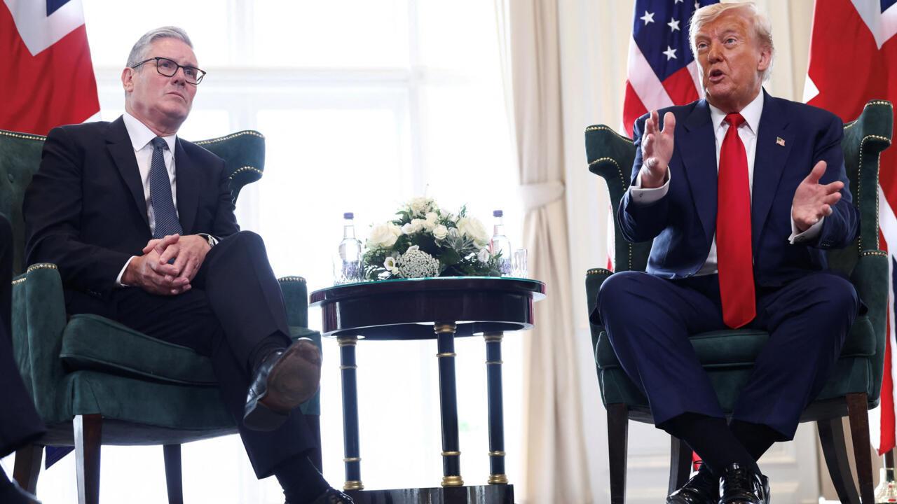 美国总统特朗普当地时间周四在受访时表示，英国与中国做买卖“非常危险”。稍早前，英