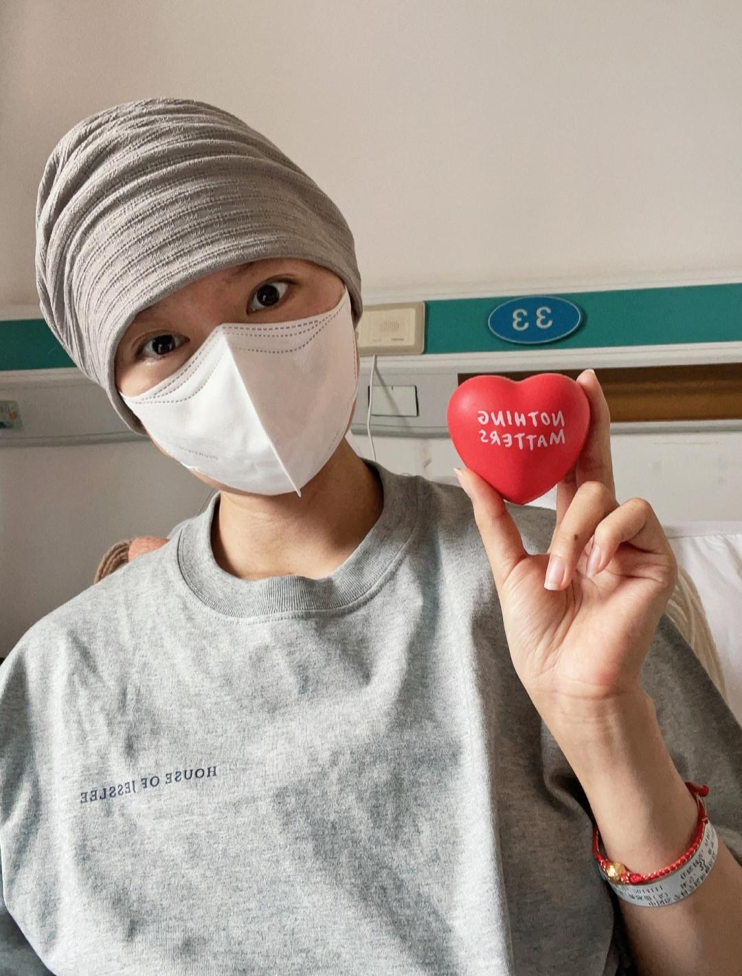 父亲在我3岁的时候去世的
母亲在2024年也离开了
30岁这一年好不容易订了婚，