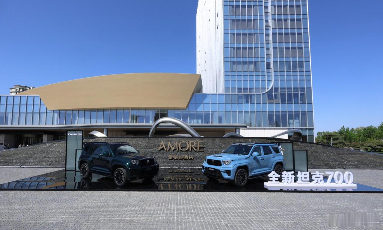 全新坦克700选择跳出行业同质化怪圈，不仅带来了独一无二的原创设计和硬核技术，更