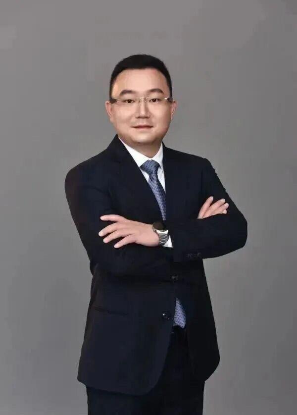 赛力斯于 6 月 5 日发生工商变更，创始人张兴海卸任董事长，其子张正萍接任。 