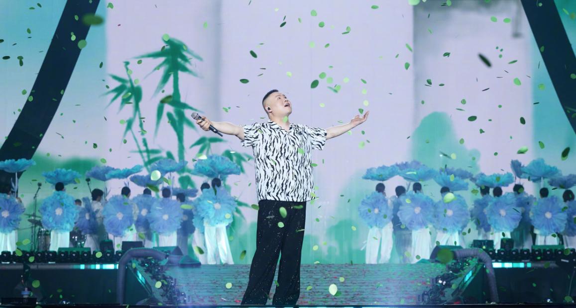 有人说，
岳云鹏喜欢唱歌去 KTV，或者音乐节都行，
喜欢唱就开演唱会这是什么逻