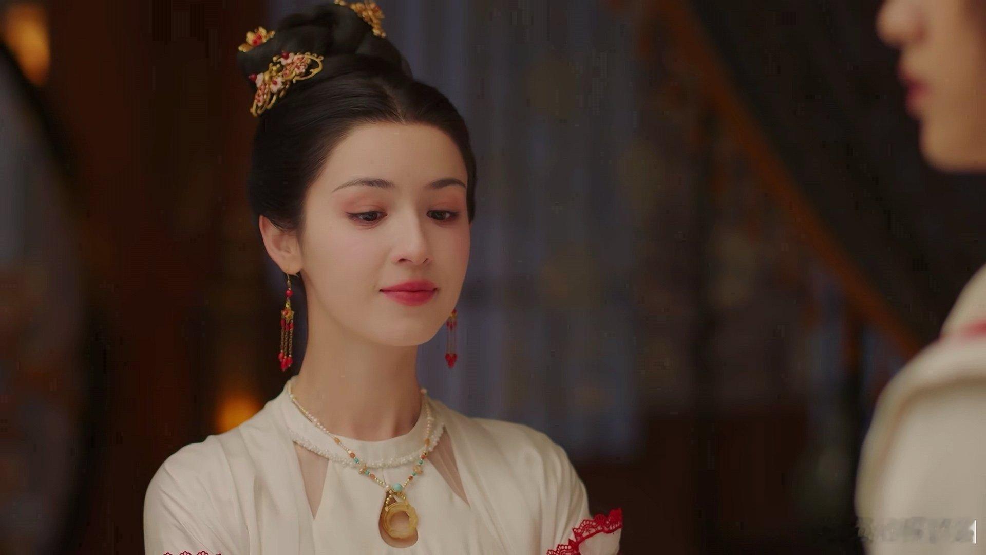 #被哈妮克孜美到是我的宿命#哈尼克孜也太美了，而且整个人也是非常的具有氛围感，看