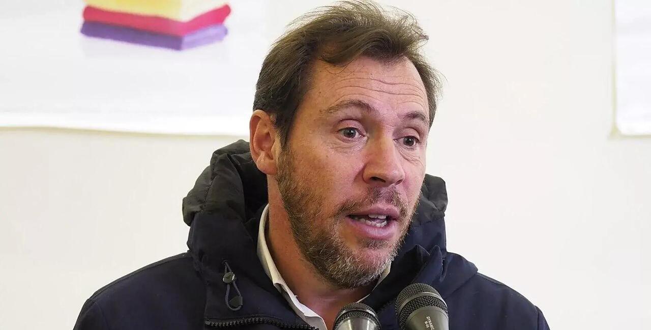 一觉睡醒
 
是不是全网都知道了。
 
17日，西班牙交通大臣奥斯卡·普恩特在马