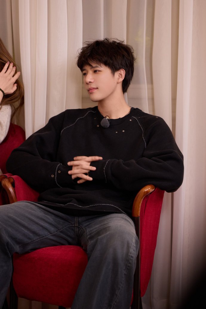 王安宇被黄景瑜整成JPG了王安宇的人生表情包被黄景瑜拿捏了！让棍哥原地懵圈化身J