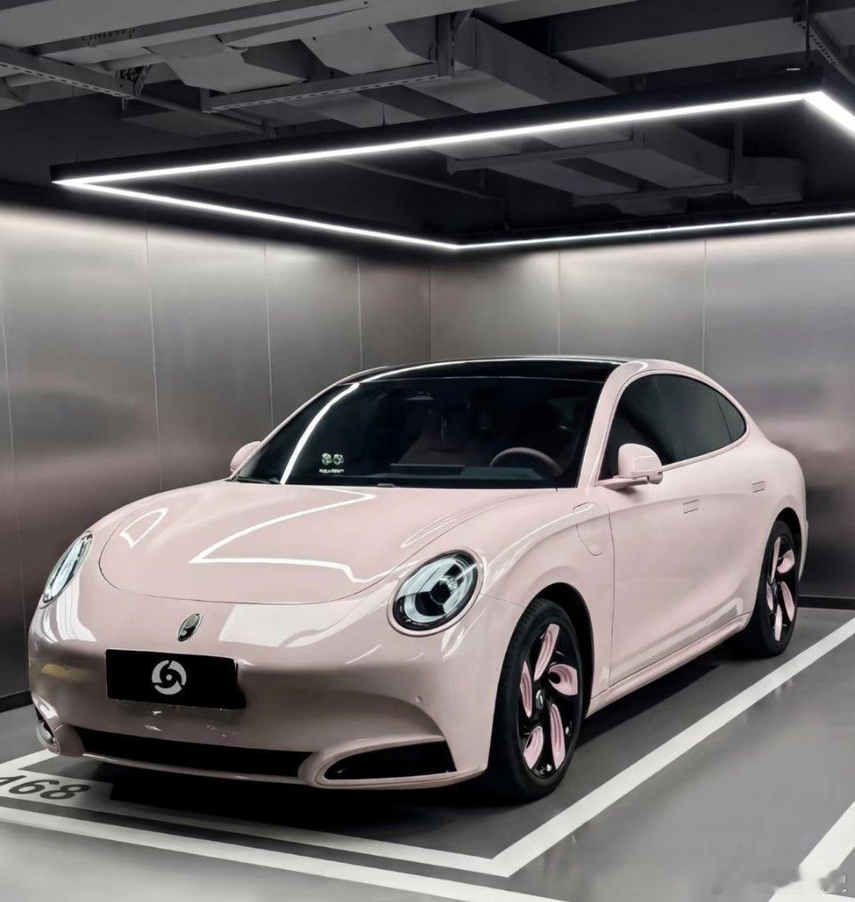 啊啊啊！欧拉好猫也太戳我了吧！这粉色也太绝了，粉嫩嫩的超好看！温柔甜美的风格，直